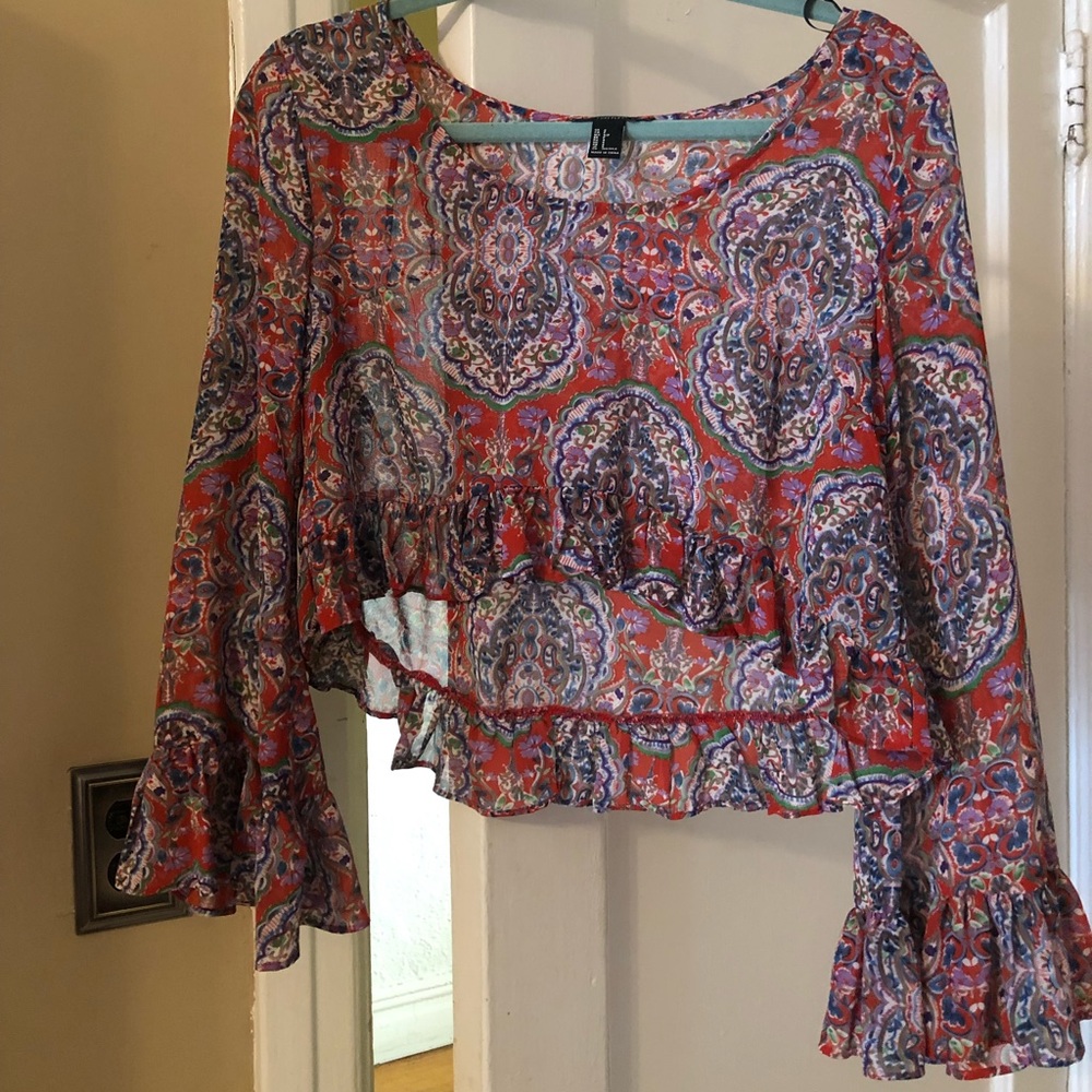 Colorful long sleeve cropped top
